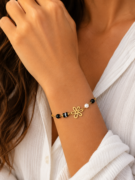 Bracelet Fleur Bohème Noir & Nacre – Acier Inoxydable Doré