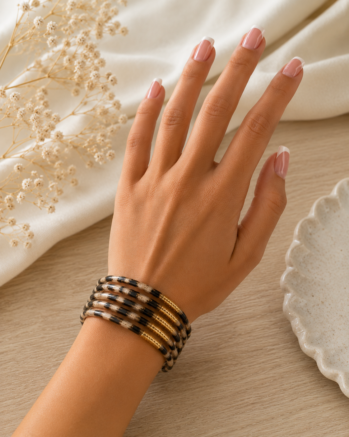 Bracelet Jonc Léopard Doré – Lot de 5 Bracelets Élégants